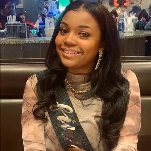 Meet your Posher, Ayanna